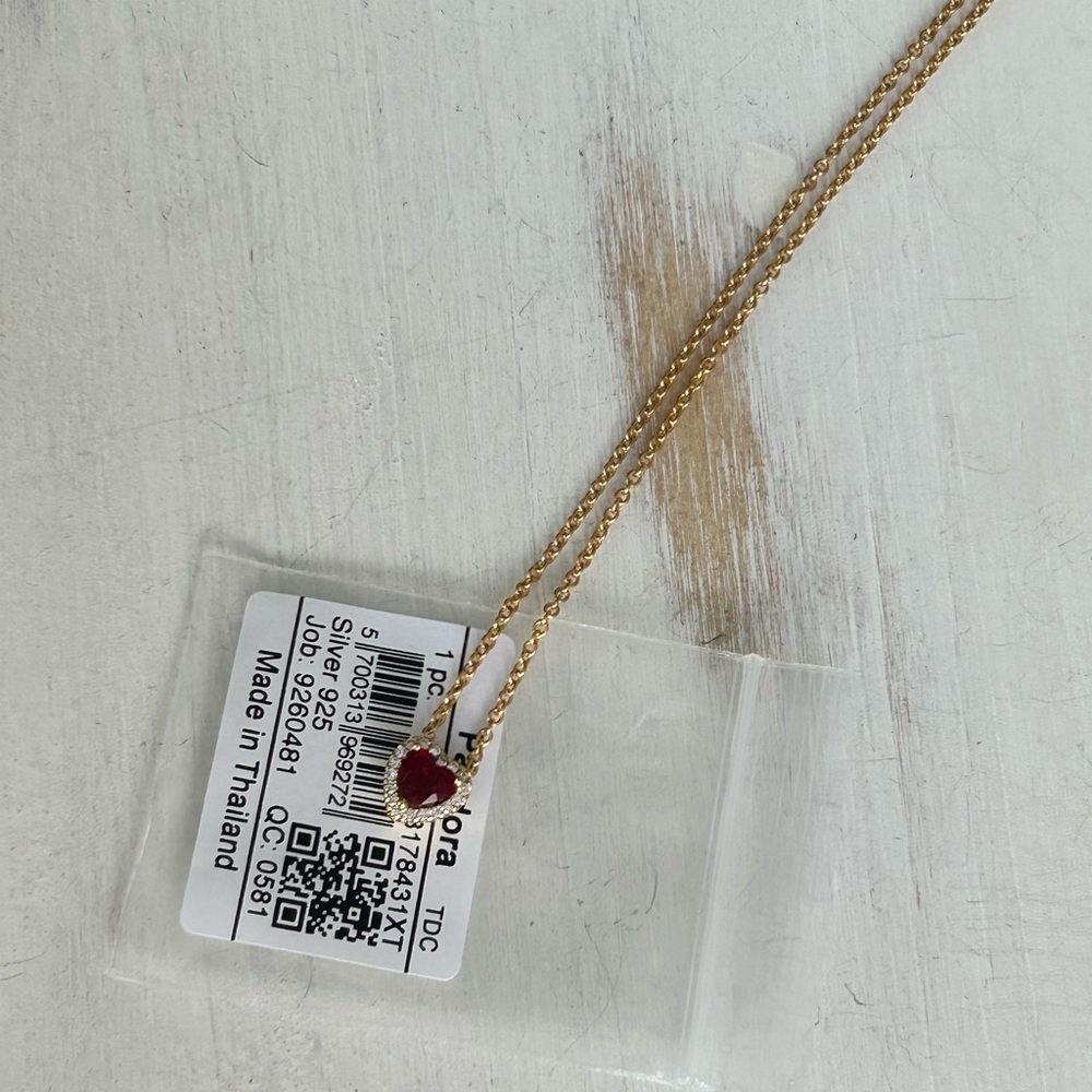 Elevated Heart Necklace
14k gold plating